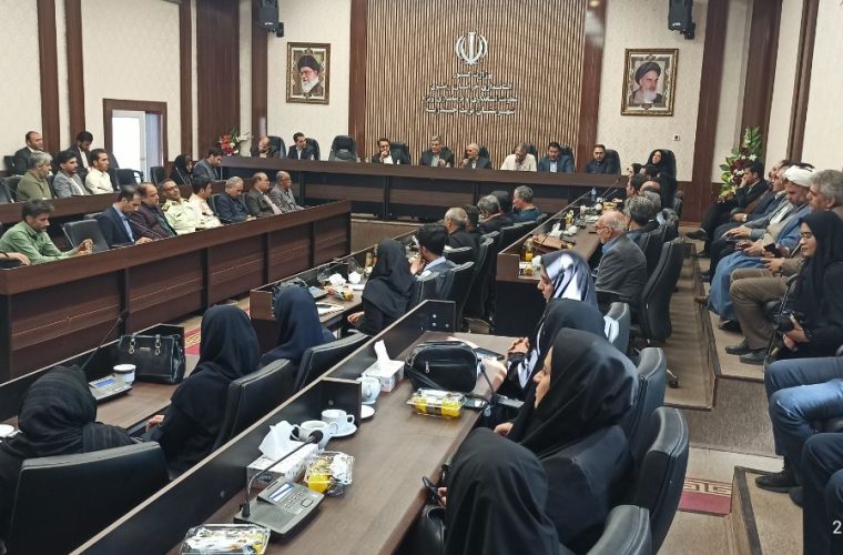 راه نجات کشور از مشکلات، بازگشت به ریل فرهنگ و عمل به بیانات رهبری است